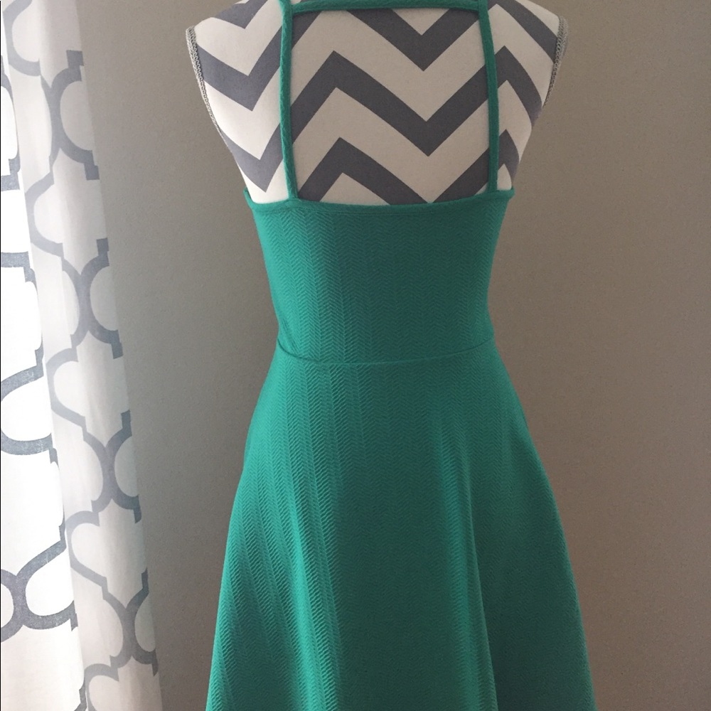 Dress - Picture 3 of 4